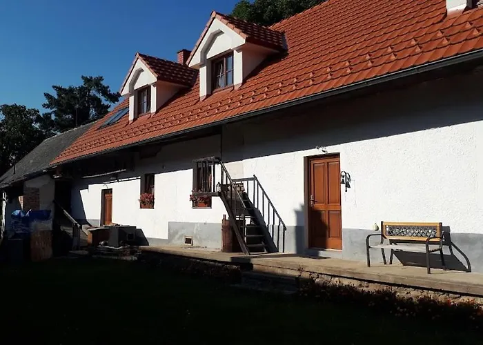 U Kahounu アパート Popovice (Benesov)